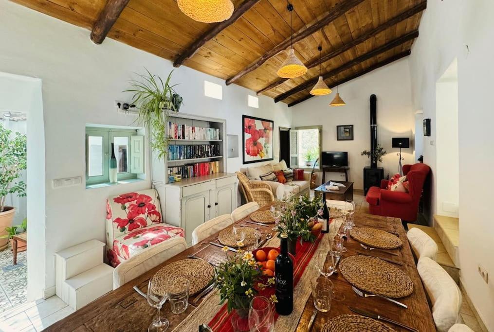 Almond Hill House Villa ออร์กิวา ภายนอก รูปภาพ