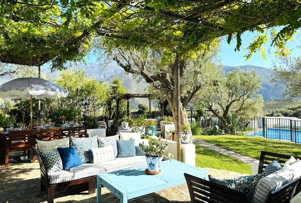 Almond Hill House Villa ออร์กิวา ภายนอก รูปภาพ